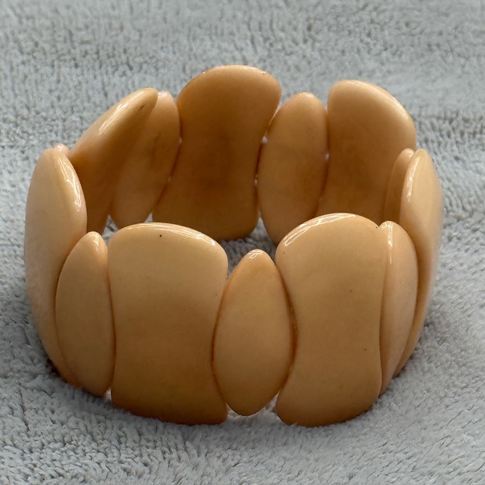🚨3 for $15🚨 Yellow Stretch Bracelet in size 7